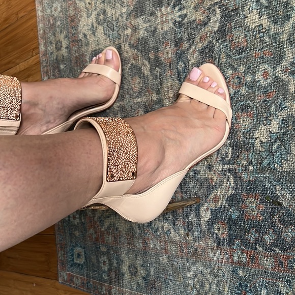 Max Azria heels 7.5 - Picture 11 of 13